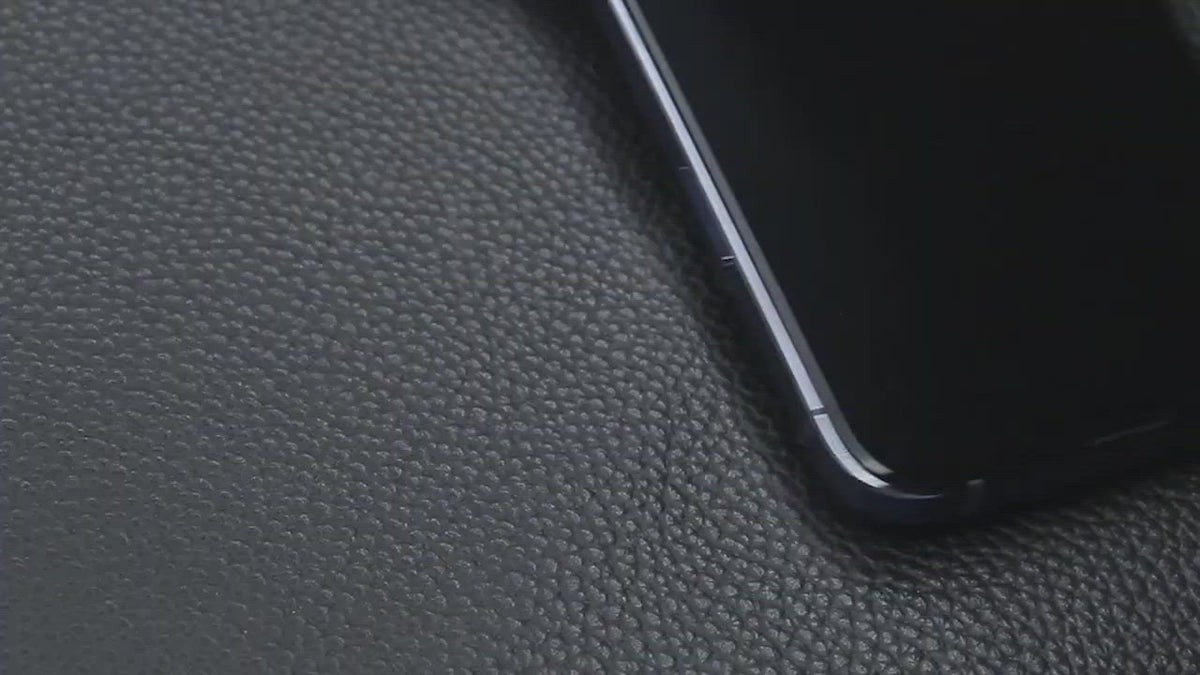Cargar vídeo: Lámina de VIDRIO asegurada para iPhone - PREMIUM